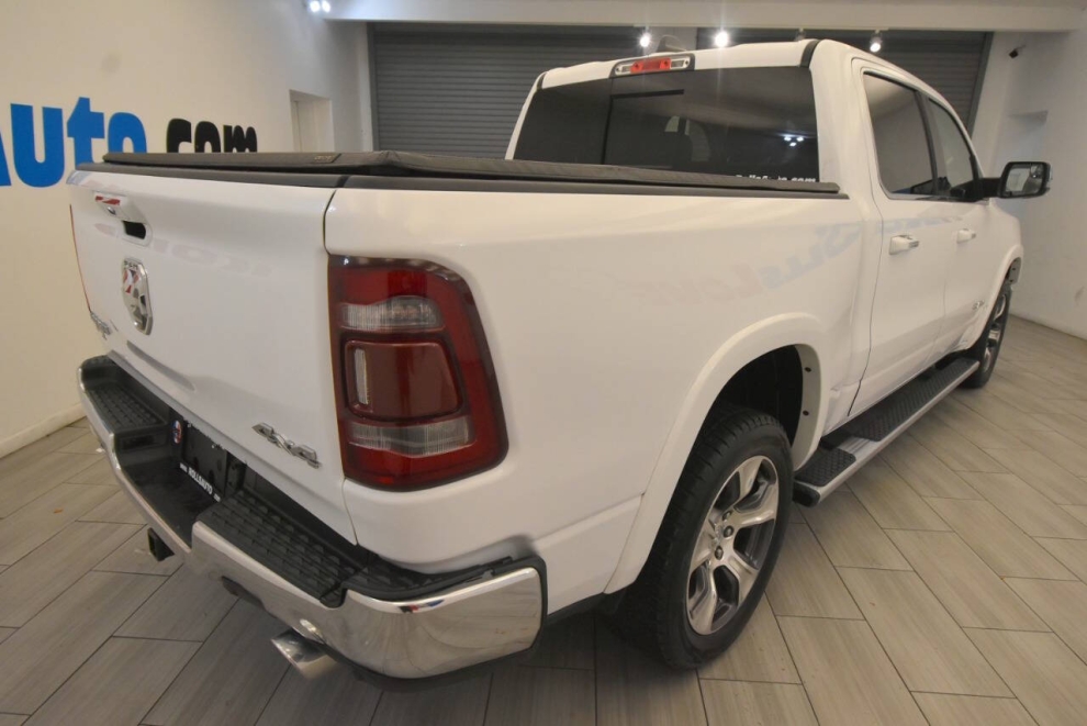 2022 RAM 1500 Laramie 4x4 4dr Crew Cab 5.6 ft. SB Pickup, White, Mileage: 71,409 - photo 4