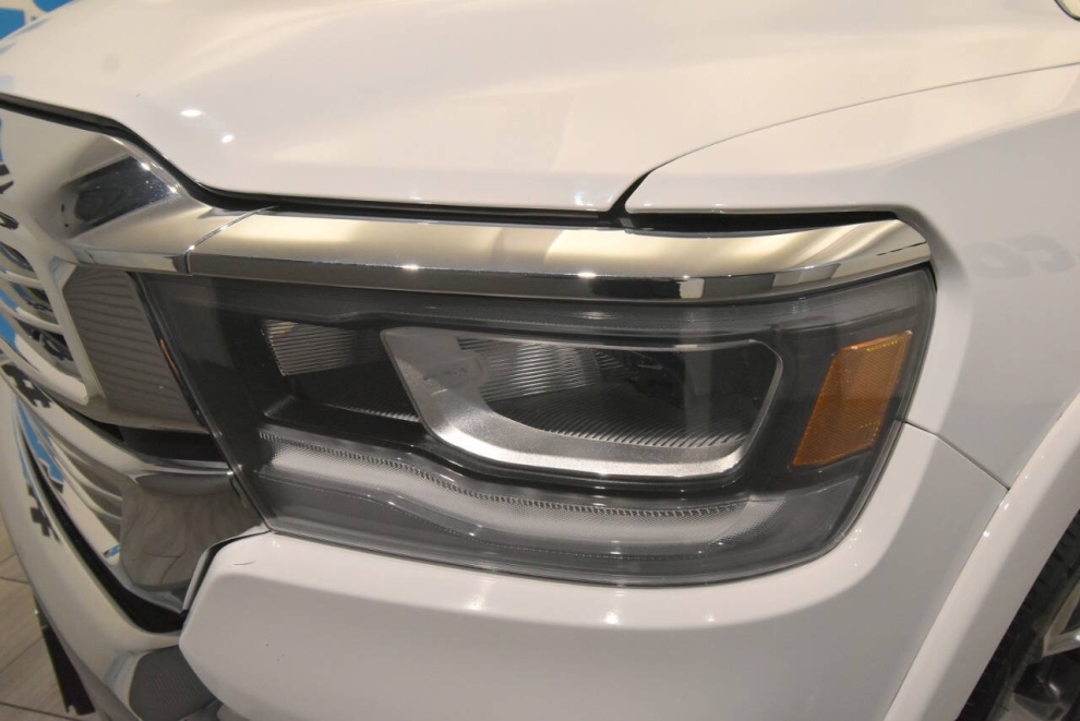 2022 RAM 1500 Laramie 4x4 4dr Crew Cab 5.6 ft. SB Pickup, White, Mileage: 71,409 - photo 7