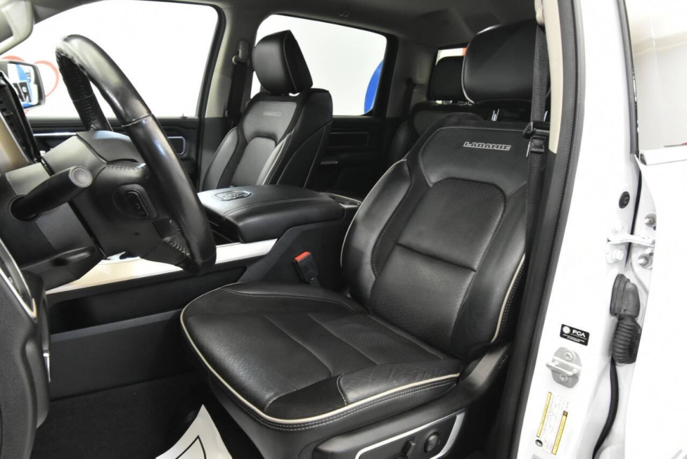 2022 RAM 1500 Laramie 4x4 4dr Crew Cab 5.6 ft. SB Pickup, White, Mileage: 71,409 - photo 9