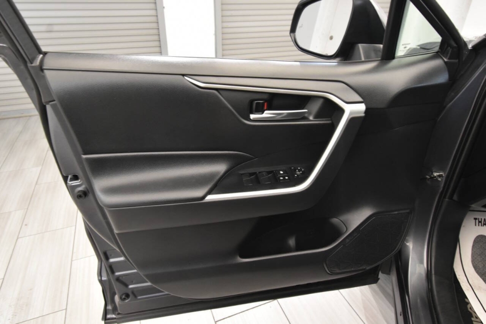 2020 Toyota RAV4 Hybrid XLE AWD 4dr SUV, Gray, Mileage: 89,940 - photo 11