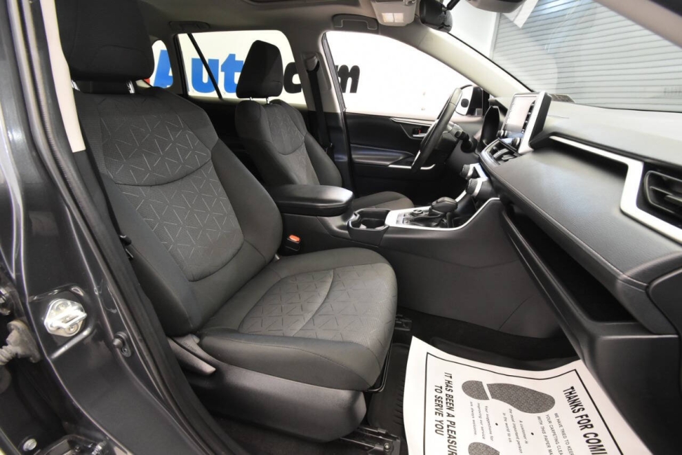 2020 Toyota RAV4 Hybrid XLE AWD 4dr SUV, Gray, Mileage: 89,940 - photo 15