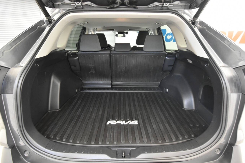 2020 Toyota RAV4 Hybrid XLE AWD 4dr SUV, Gray, Mileage: 89,940 - photo 33