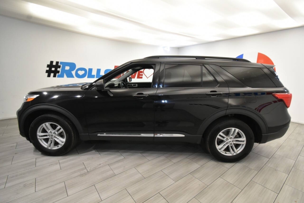 2022 Ford Explorer XLT AWD 4dr SUV, Black, Mileage: 95,525 - photo 1