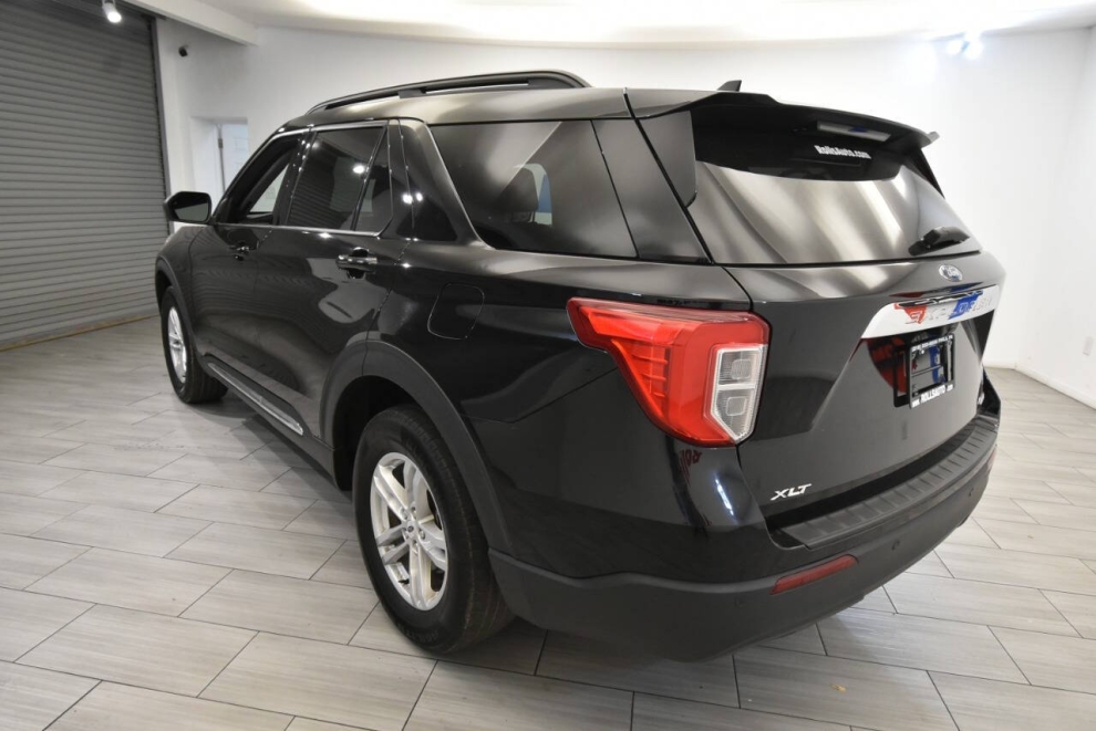 2022 Ford Explorer XLT AWD 4dr SUV, Black, Mileage: 95,525 - photo 2