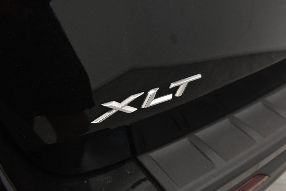 2022 Ford Explorer XLT AWD 4dr SUV, Black, Mileage: 95,525 - photo 29