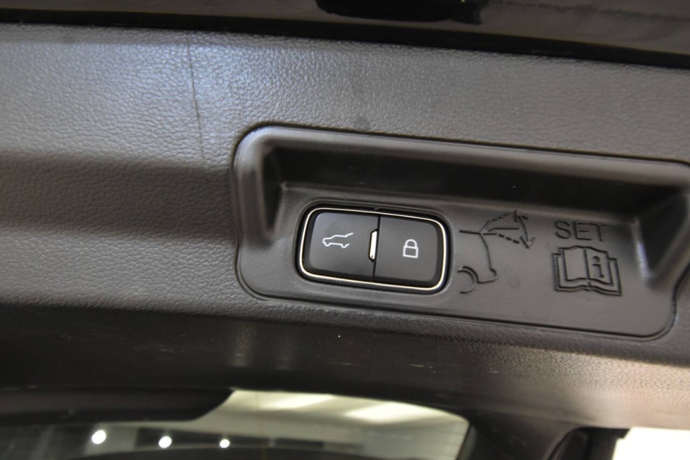 2022 Ford Explorer XLT AWD 4dr SUV, Black, Mileage: 95,525 - photo 32