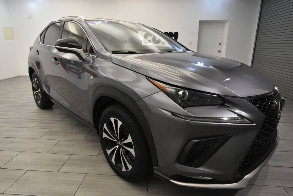 2019 Lexus NX 300, Gris, Mileage: 68,569 - photo 6