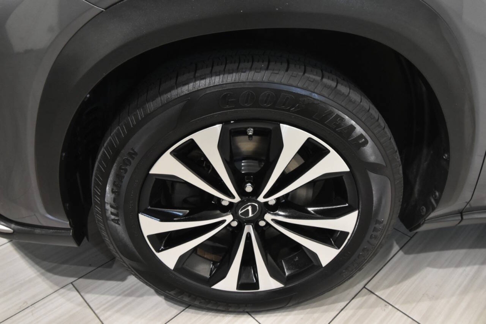 2019 Lexus NX 300, Gris, Mileage: 68,569 - photo 8