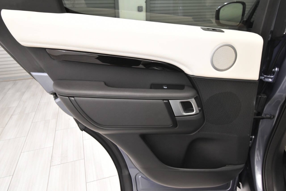2023 Land Rover Discovery P300 S AWD 4dr SUV, Azul, Mileage: 49,700 - photo 11