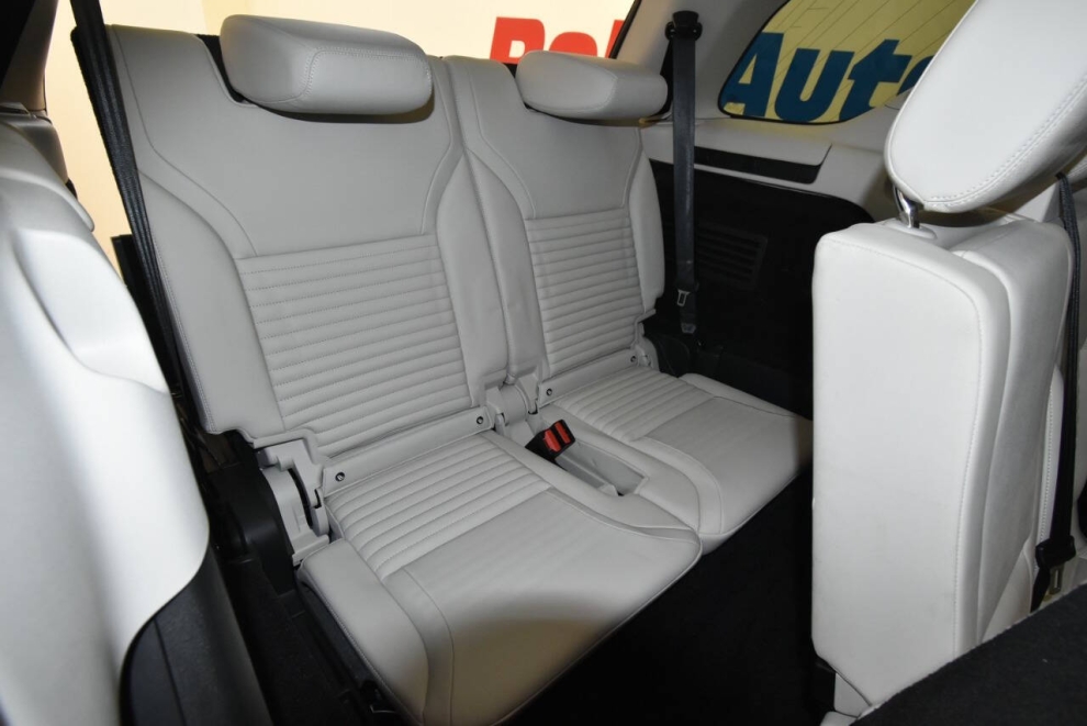 2023 Land Rover Discovery P300 S AWD 4dr SUV, Azul, Mileage: 49,700 - photo 14