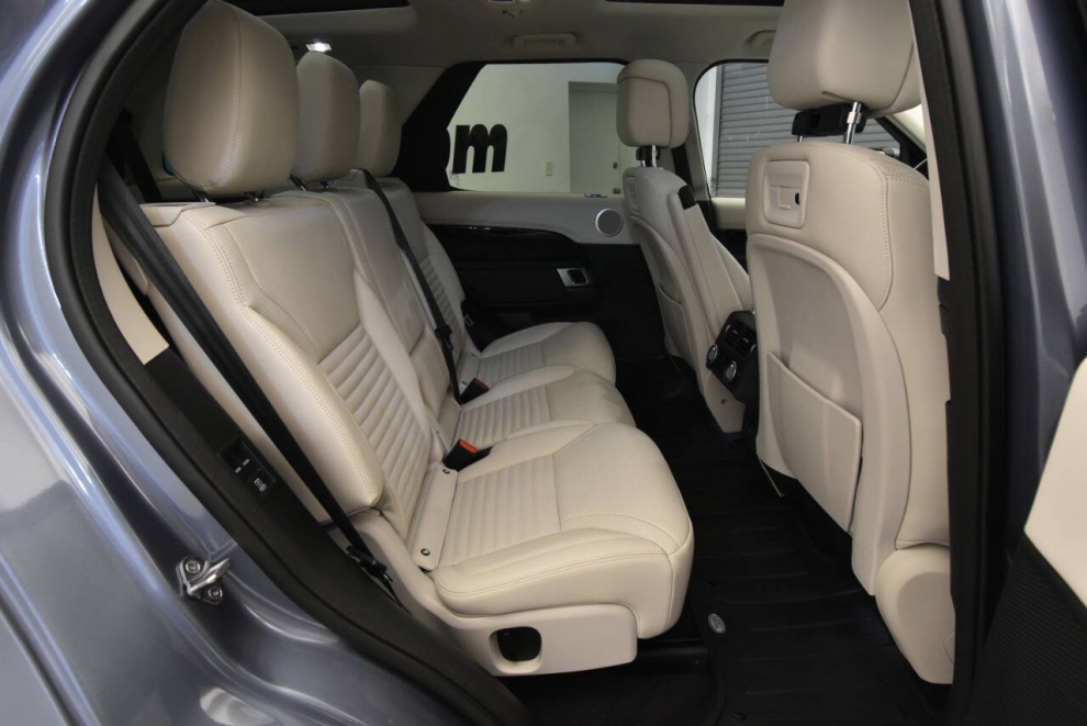 2023 Land Rover Discovery P300 S AWD 4dr SUV, Azul, Mileage: 49,700 - photo 17