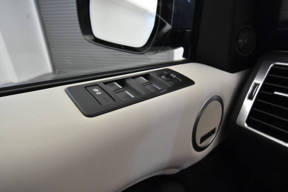 2023 Land Rover Discovery P300 S AWD 4dr SUV, Azul, Mileage: 49,700 - photo 31