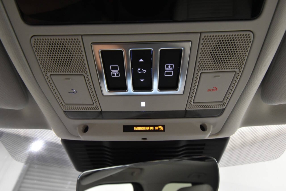 2023 Land Rover Discovery P300 S AWD 4dr SUV, Azul, Mileage: 49,700 - photo 32