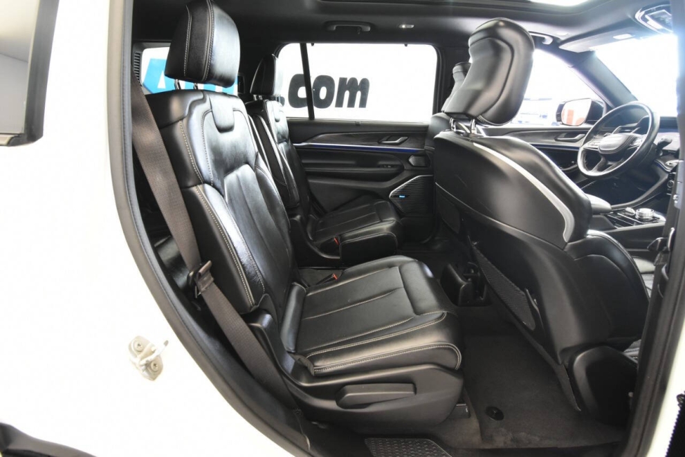 2021 Jeep Grand Cherokee L Overland 4x4 4dr SUV, White, Mileage: 99,498 - photo 17