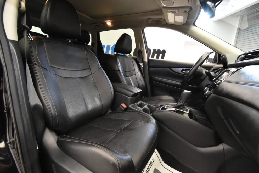 2019 Nissan Rogue SV, Black, Mileage: 27,348 - photo 15