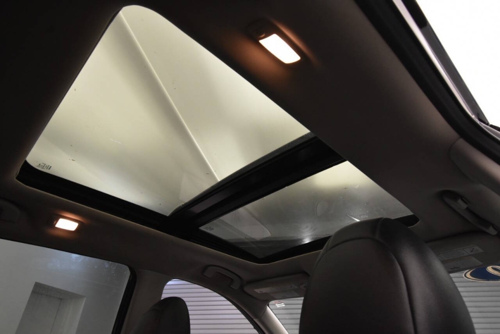 2019 Nissan Rogue SV, Black, Mileage: 27,348 - photo 16