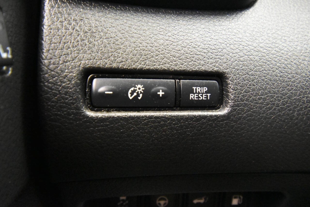 2019 Nissan Rogue SV, Black, Mileage: 27,348 - photo 26