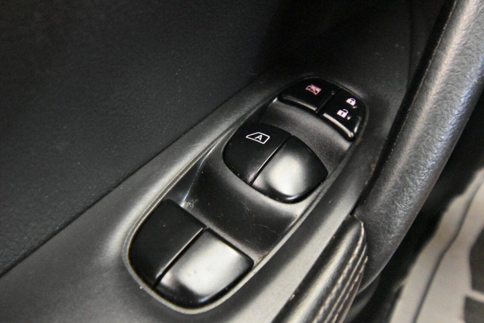 2019 Nissan Rogue SV, Black, Mileage: 27,348 - photo 29