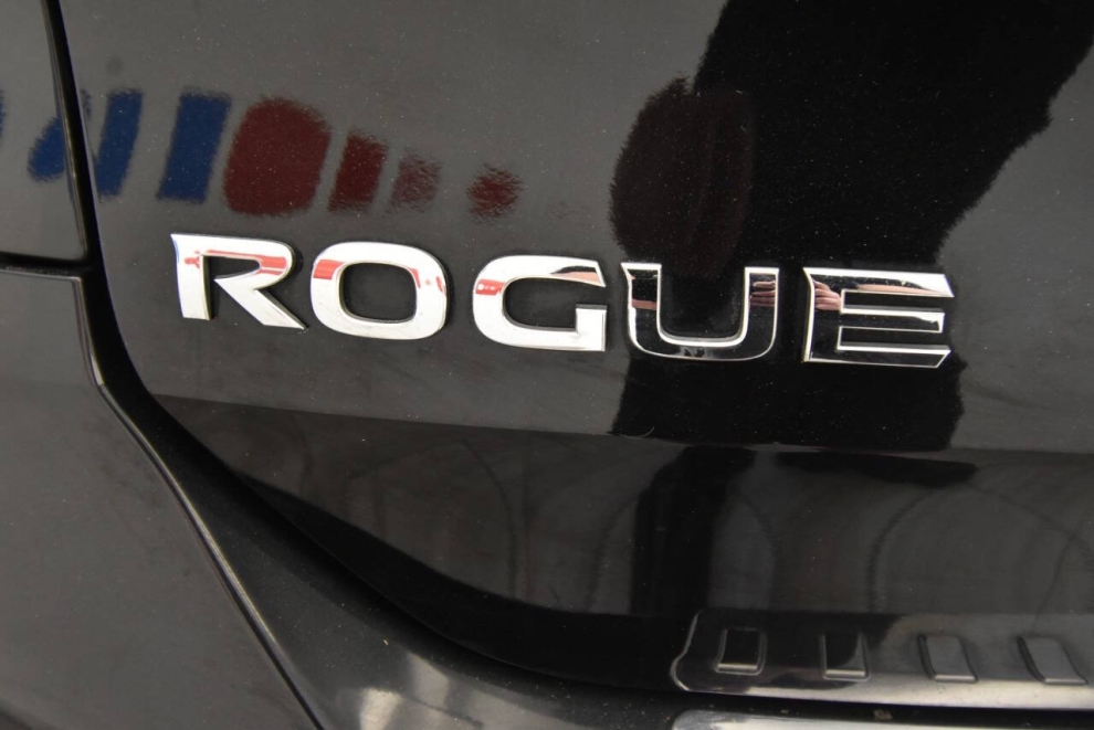 2019 Nissan Rogue SV, Black, Mileage: 27,348 - photo 31