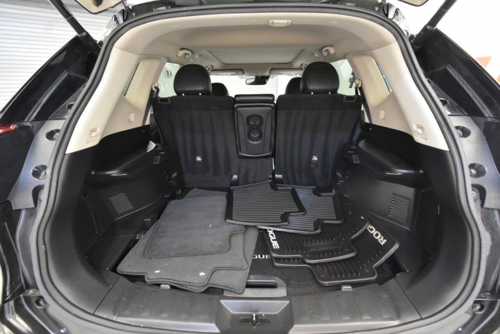 2019 Nissan Rogue SV, Black, Mileage: 27,348 - photo 33