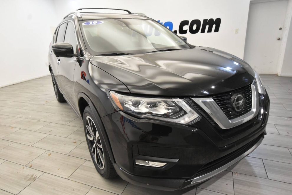 2019 Nissan Rogue SV, Black, Mileage: 27,348 - photo 6