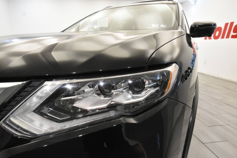 2019 Nissan Rogue SV, Black, Mileage: 27,348 - photo 8