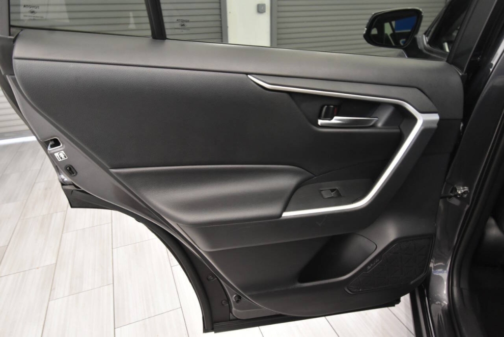 2020 Toyota RAV4 XLE Premium AWD 4dr SUV, Gray, Mileage: 78,512 - photo 13