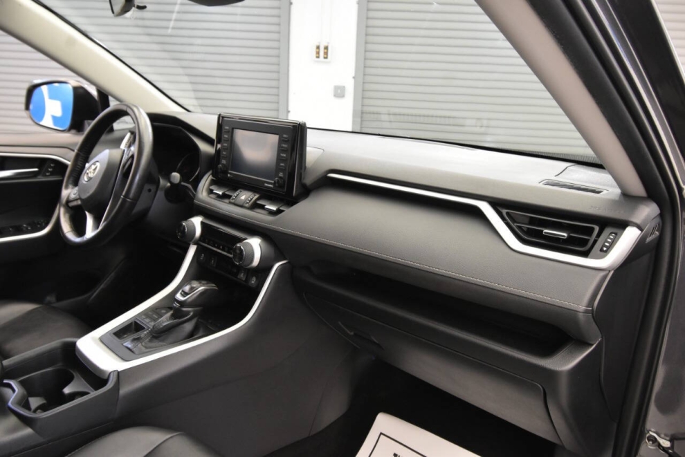 2020 Toyota RAV4 XLE Premium AWD 4dr SUV, Gray, Mileage: 78,512 - photo 14