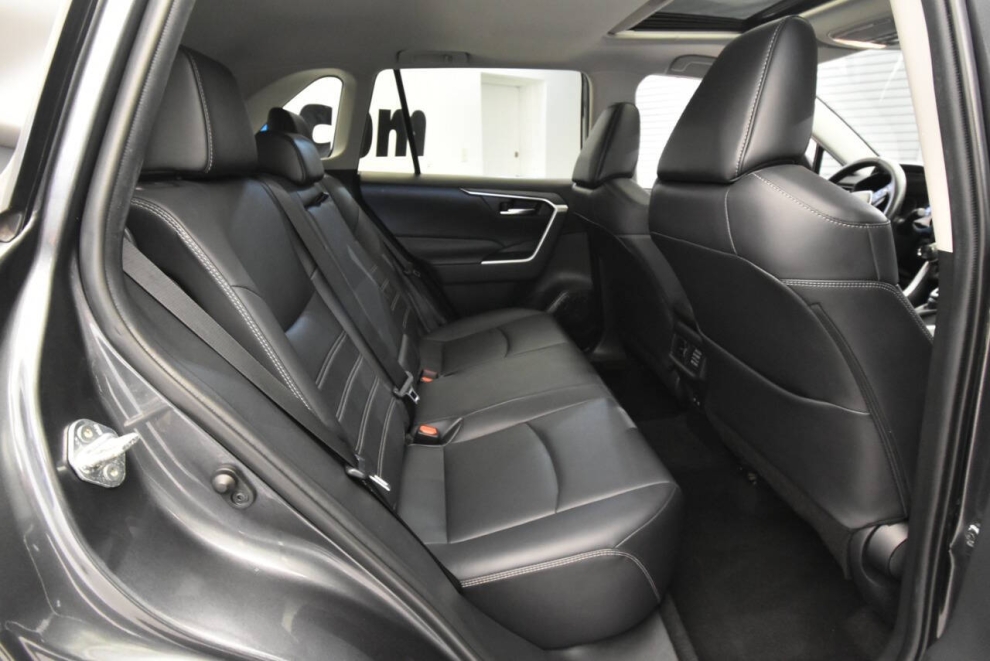 2020 Toyota RAV4 XLE Premium AWD 4dr SUV, Gray, Mileage: 78,512 - photo 16