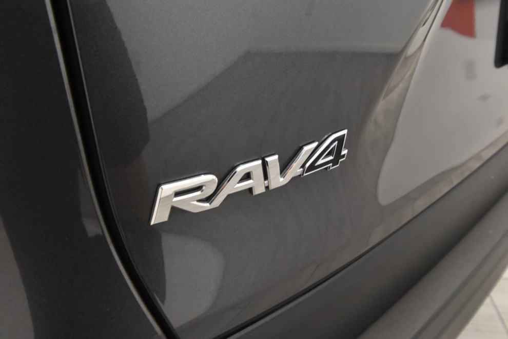 2020 Toyota RAV4 XLE Premium AWD 4dr SUV, Gray, Mileage: 78,512 - photo 31