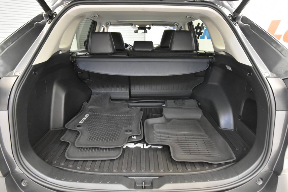 2020 Toyota RAV4 XLE Premium AWD 4dr SUV, Gray, Mileage: 78,512 - photo 33