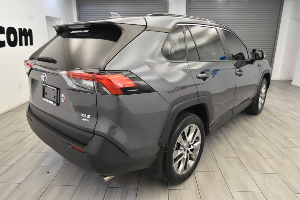 2020 Toyota RAV4 XLE Premium AWD 4dr SUV, Gray, Mileage: 78,512 - photo 4