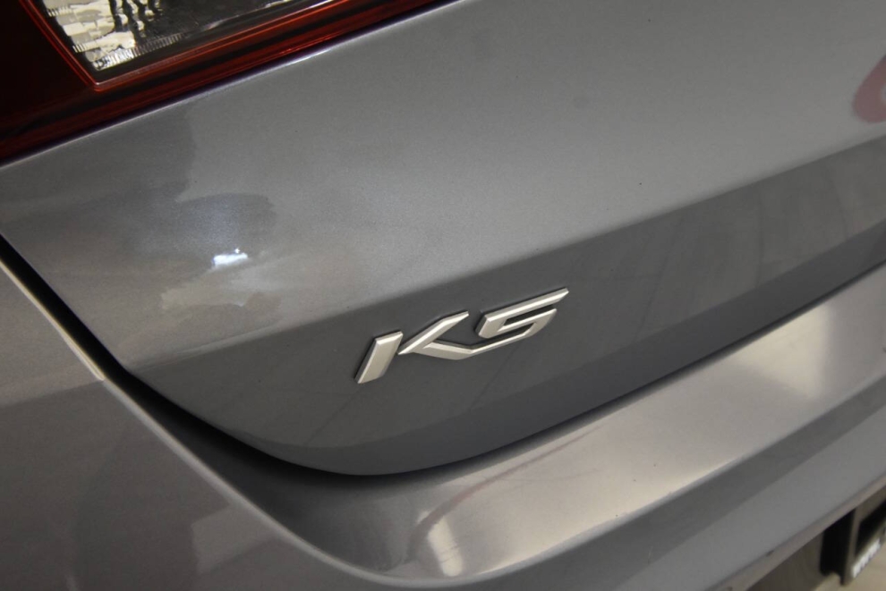 2022 Kia K5 EX 4dr Sedan, Silver, Mileage: 79,805 - photo 31