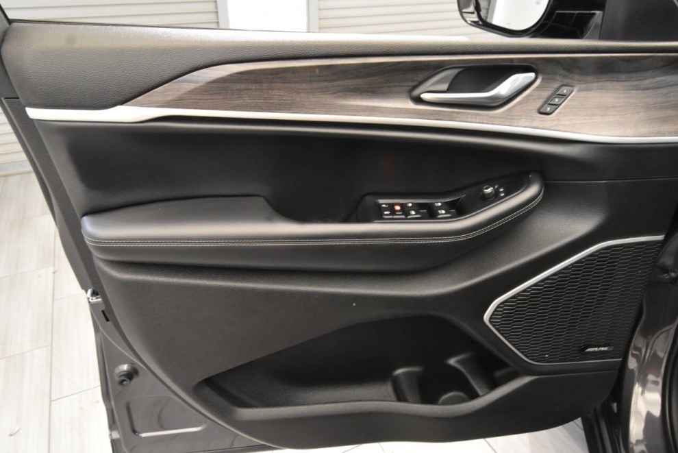 2022 Jeep Grand Cherokee L Limited 4x4 4dr SUV, Gray, Mileage: 78,850 - photo 11