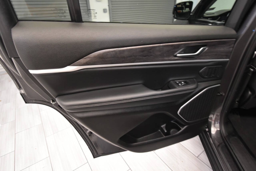 2022 Jeep Grand Cherokee L Limited 4x4 4dr SUV, Gray, Mileage: 78,850 - photo 13