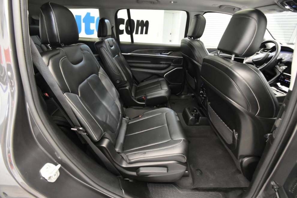 2022 Jeep Grand Cherokee L Limited 4x4 4dr SUV, Gray, Mileage: 78,850 - photo 17