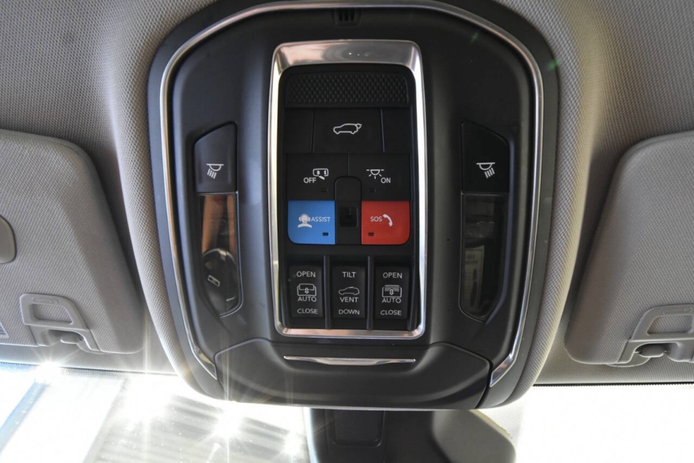 2022 Jeep Grand Cherokee L Limited 4x4 4dr SUV, Gray, Mileage: 78,850 - photo 32