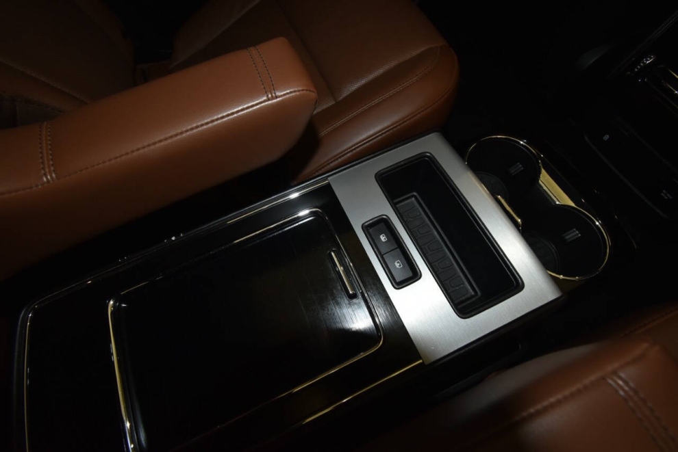2020 Lincoln Aviator Reserve AWD 4dr SUV, White, Mileage: 55,629 - photo 18