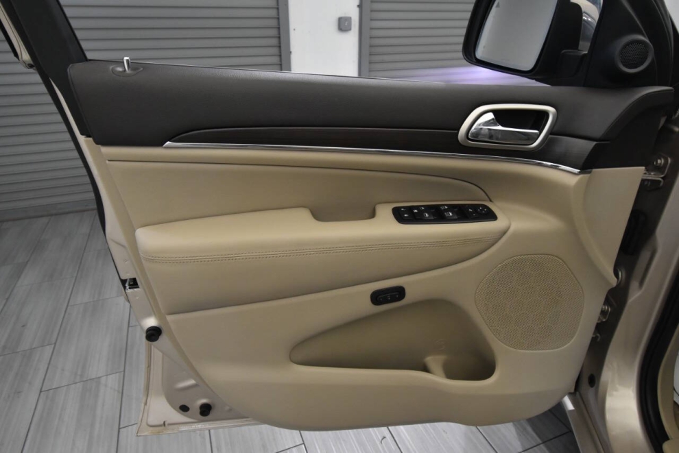 2015 Jeep Grand Cherokee Overland, Tan, Mileage: 97,623 - photo 11