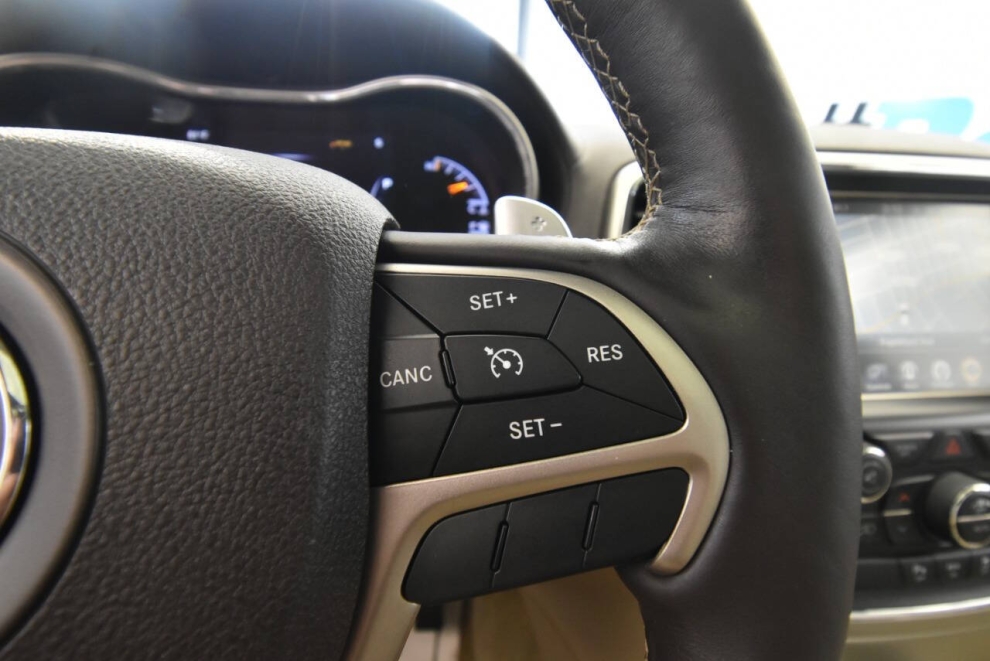 2015 Jeep Grand Cherokee Overland, Tan, Mileage: 97,623 - photo 26
