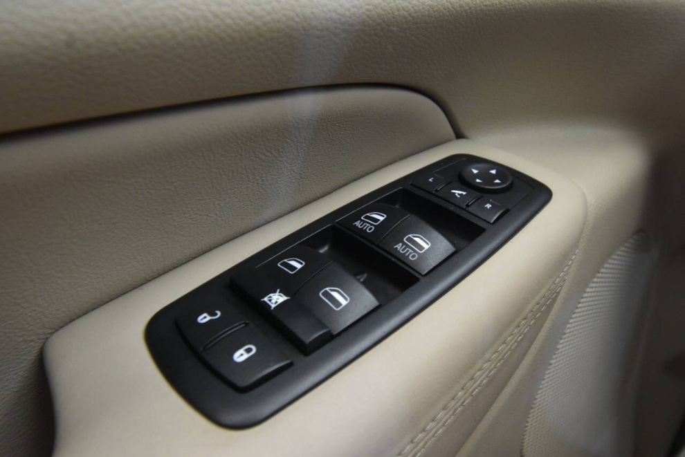 2015 Jeep Grand Cherokee Overland, Tan, Mileage: 97,623 - photo 29