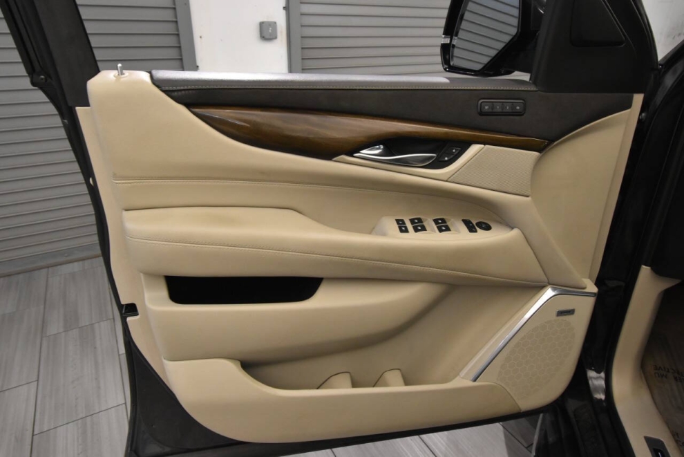2019 Cadillac Escalade ESV Luxury 4x4 4dr SUV, Negro, Mileage: 99,762 - photo 11