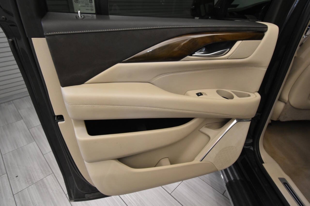 2019 Cadillac Escalade ESV Luxury 4x4 4dr SUV, Negro, Mileage: 99,762 - photo 13