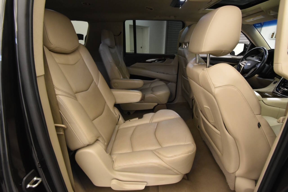 2019 Cadillac Escalade ESV Luxury 4x4 4dr SUV, Negro, Mileage: 99,762 - photo 17