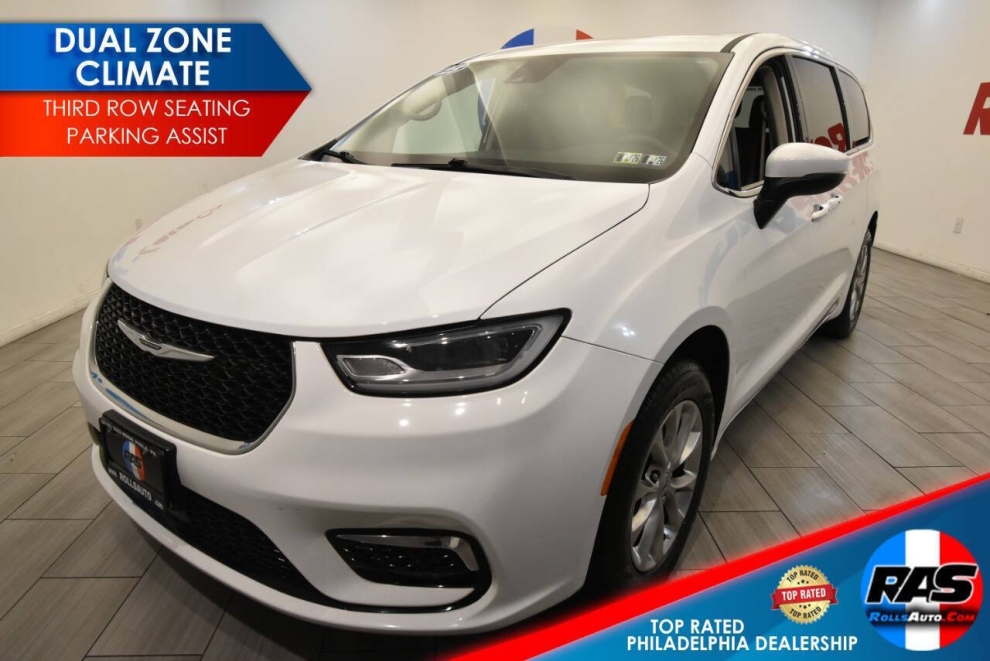 2023 Chrysler Pacifica Touring L AWD 4dr Mini Van, White, Mileage: 102,147