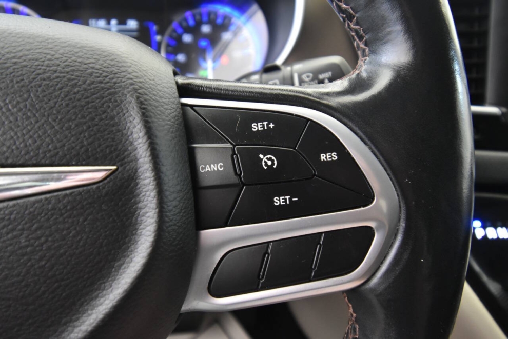 2023 Chrysler Pacifica Touring L AWD 4dr Mini Van, White, Mileage: 102,147 - photo 25