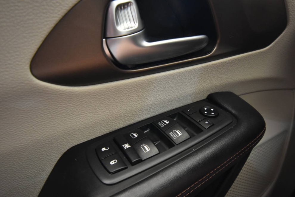 2023 Chrysler Pacifica Touring L AWD 4dr Mini Van, White, Mileage: 102,147 - photo 27