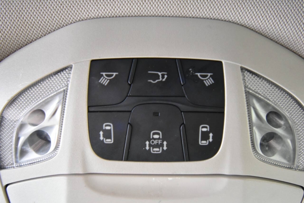 2023 Chrysler Pacifica Touring L AWD 4dr Mini Van, White, Mileage: 102,147 - photo 28