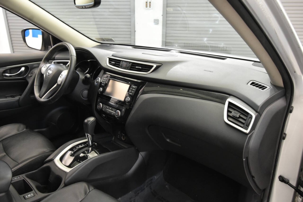 2016 Nissan Rogue SL, Silver, Mileage: 61,947 - photo 13