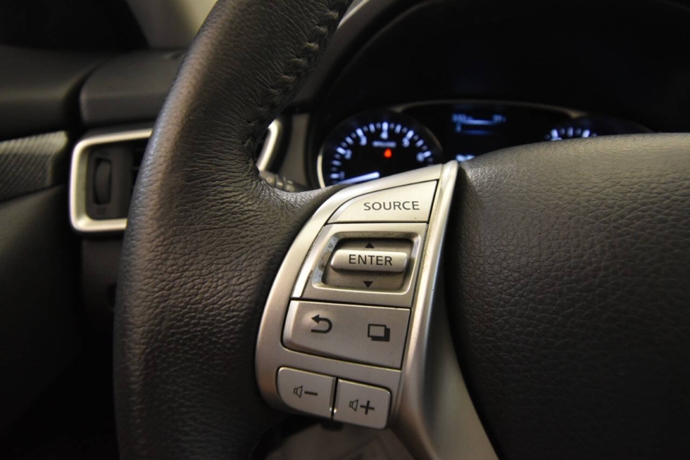 2016 Nissan Rogue SL, Silver, Mileage: 61,947 - photo 24